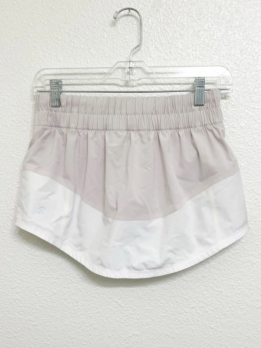 Lululemon Hotty Hot Shorts Size 4 Light Chrome White